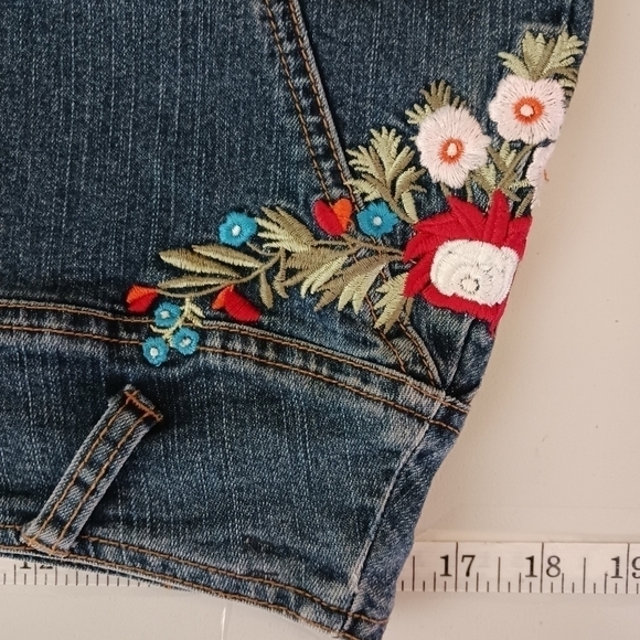 Floral embroidered mini jeans skirt - Picture 6 of 7